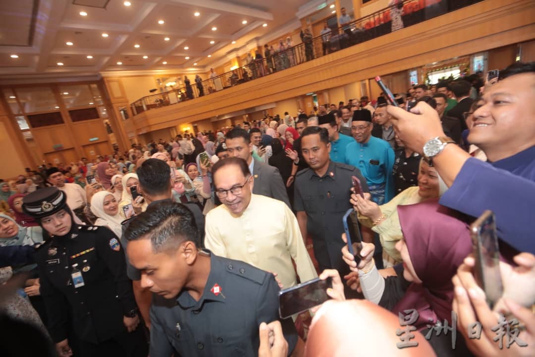 安华重申撤“阿拉”字眼案仅围绕行政事务 继沿用现行政策