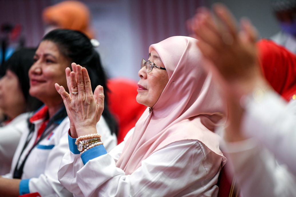 安华阔别26年后再次在巫统总部发表演讲