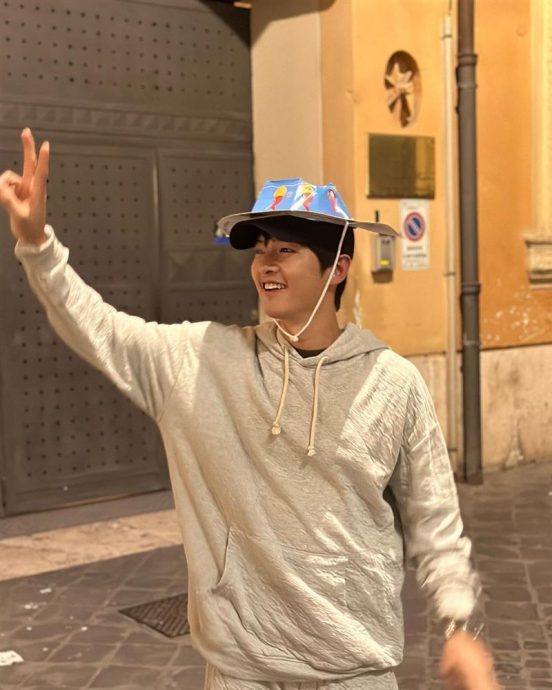 宋仲基晒娇妻视角照下巴不见  遭韩媒酸“再婚真好”