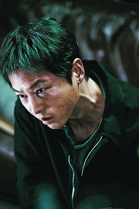 宋仲基晒娇妻视角照下巴不见  遭韩媒酸“再婚真好”