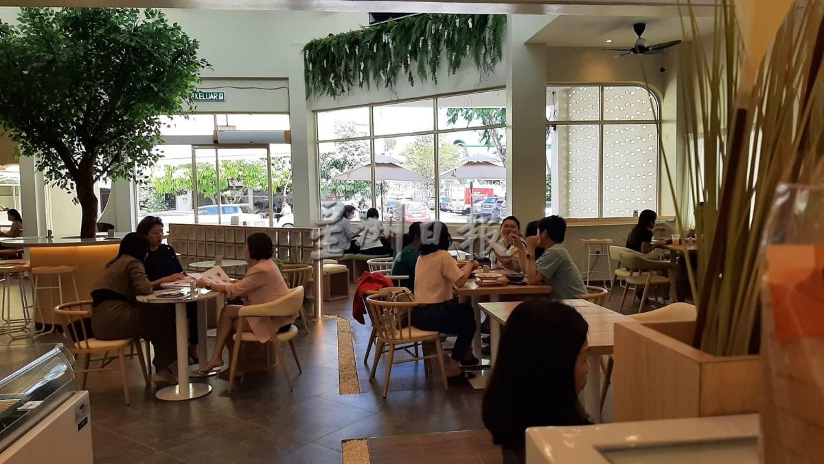实兆远主题咖啡廰排队开业 市民排期光顾
