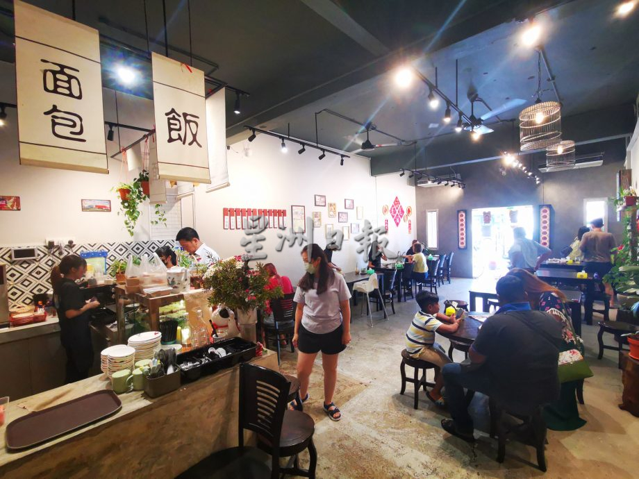 实兆远主题咖啡廰排队开业 市民排期光顾