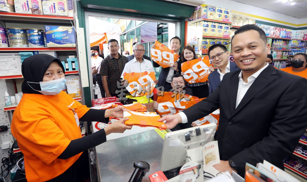 封面文∕环境部长:放眼2025年全国各领域无塑料袋