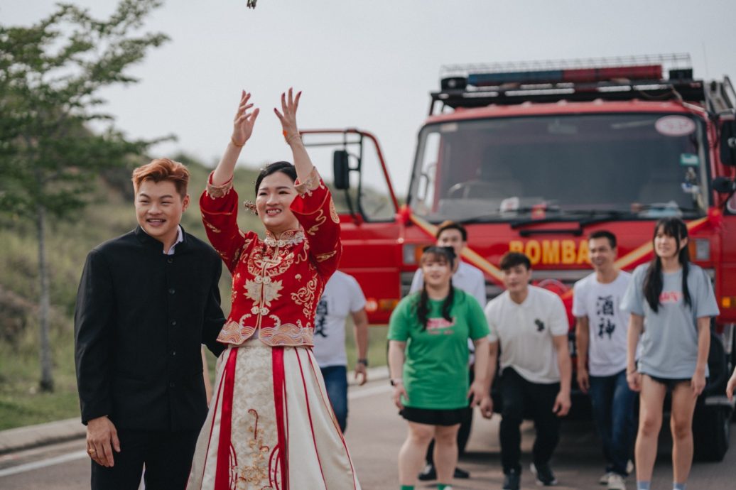 消防车绑上花球迎亲,25岁志消队员留下别样纪念