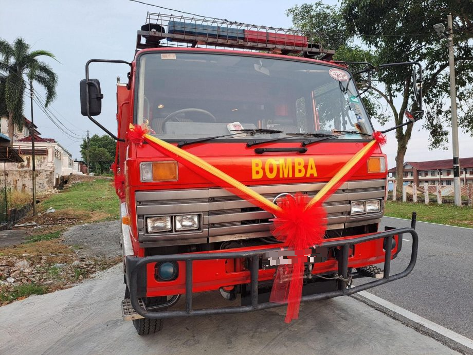 消防车绑上花球迎亲,25岁志消队员留下别样纪念