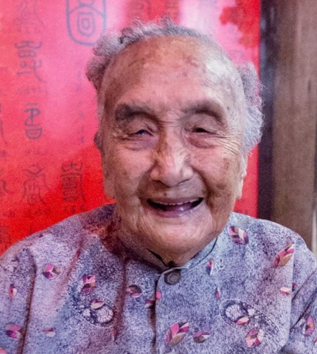 **已签发**柔︰讣告版头条:性格满正能量爱为儿孙祈福,“冠军阿嫲”林琴享寿107岁