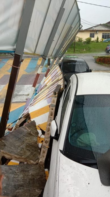 **已签发**柔:午后暴雨来袭,甘榜马来尤马芝迪14所民宅遭风劫