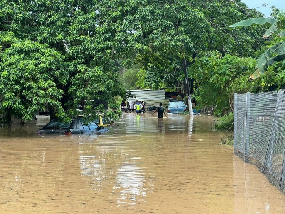 **已签发**柔:午后暴雨来袭,甘榜马来尤马芝迪14所民宅遭风劫