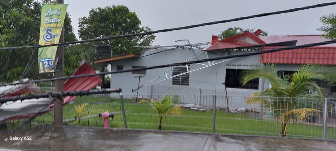 **已签发**柔:午后暴雨来袭,甘榜马来尤马芝迪14所民宅遭风劫