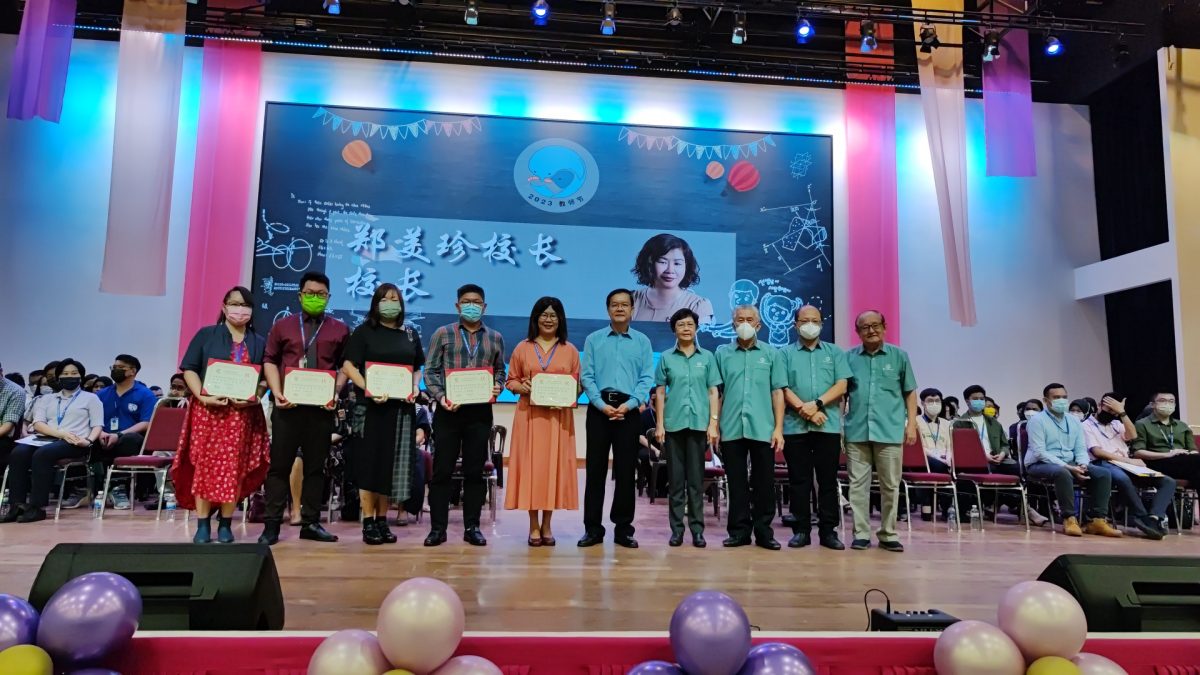 **已签发**柔:头条之一:循释菜古礼以蔬果敬师,至达城宽中生感恩教师无私奉献