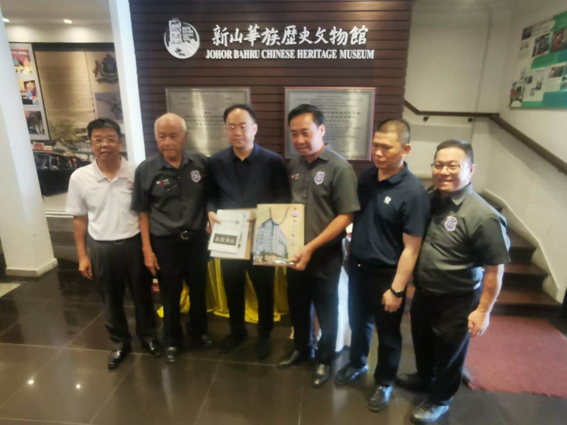 **已签发**柔:头条之一:潮州经贸代表团参观文物馆,被“陈合吉事迹”所吸引