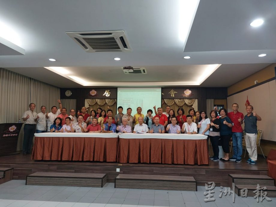 **已签发**柔:头条之一:銮中华公会第三次改选理事,刘文丰蝉联会长职