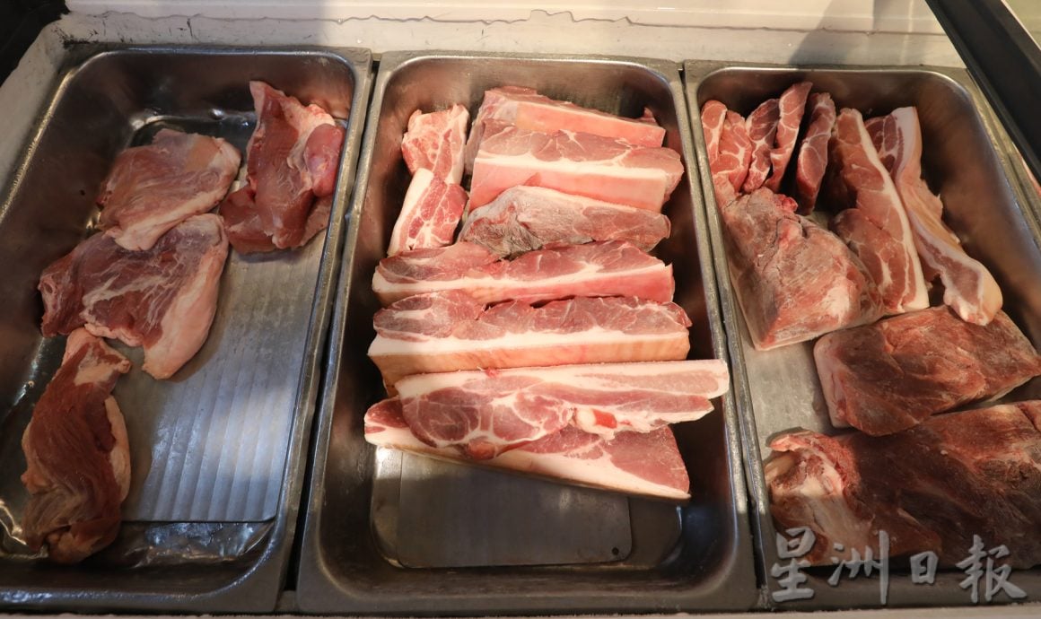 **已签发**柔:封面:【特稿】:猪肉价格三连涨,肉粽价涨幅料RM1起跳
