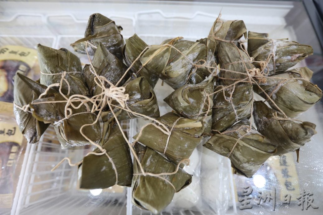 **已签发**柔:封面:【特稿】:猪肉价格三连涨,肉粽价涨幅料RM1起跳