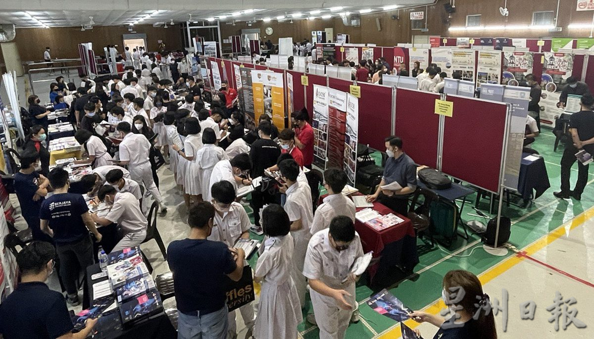 **已签发**柔:新山宽中2021年段高三毕业生,升学率94.22%