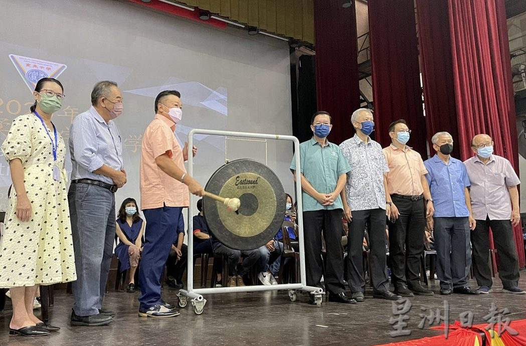 **已签发**柔:新山宽中2021年段高三毕业生,升学率94.22%