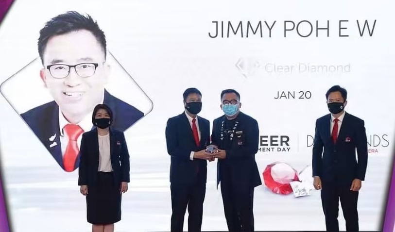 *已签发*柔:狮城二三事:患癌仍创六位数佣金佳绩 狮城房屋中介卧床仍卖房
