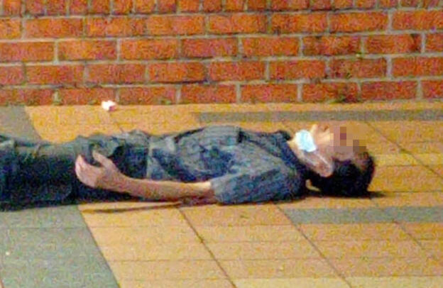 *已签发*柔:狮城二三事:故意躺地上等人扶 “躺地叔”被指博同情讨钱