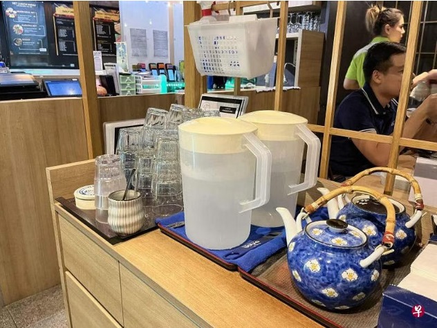 *已签发*柔:狮城二三事:狮城餐馆开水收费再引议