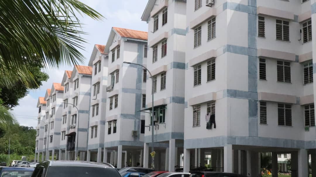 **已签发**柔:第三版头条:联邦政府批拉庆古来建人民组屋,料明年动工