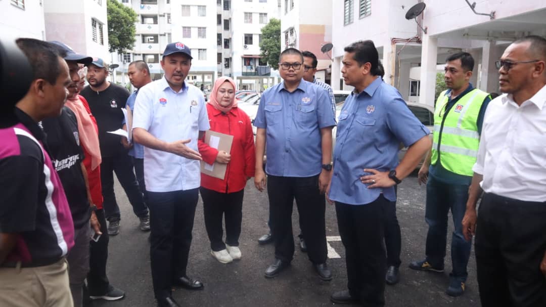 **已签发**柔:第三版头条:联邦政府批拉庆古来建人民组屋,料明年动工