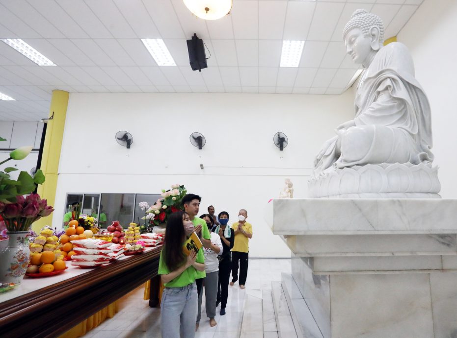 巴生滨海佛学会 逾千人礼佛祈福