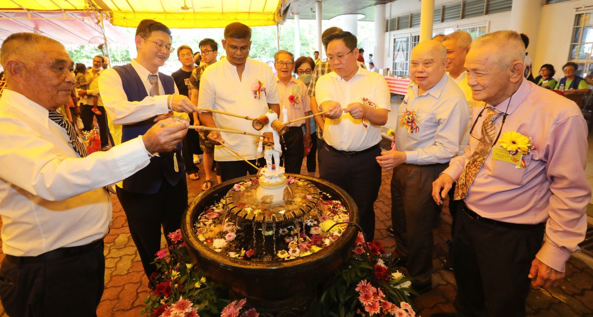 巴生滨海佛学会 逾千人礼佛祈福