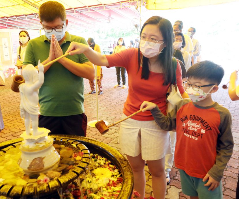 巴生滨海佛学会 逾千人礼佛祈福
