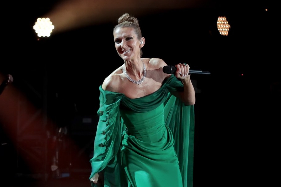 席琳狄翁健康问题 取消2023至2024年剩余演唱会