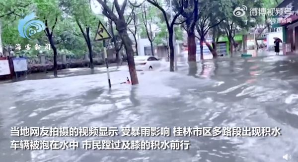 广西桂林暴雨371所学校紧急停课 民众边开车边觉得“车要浮起来”