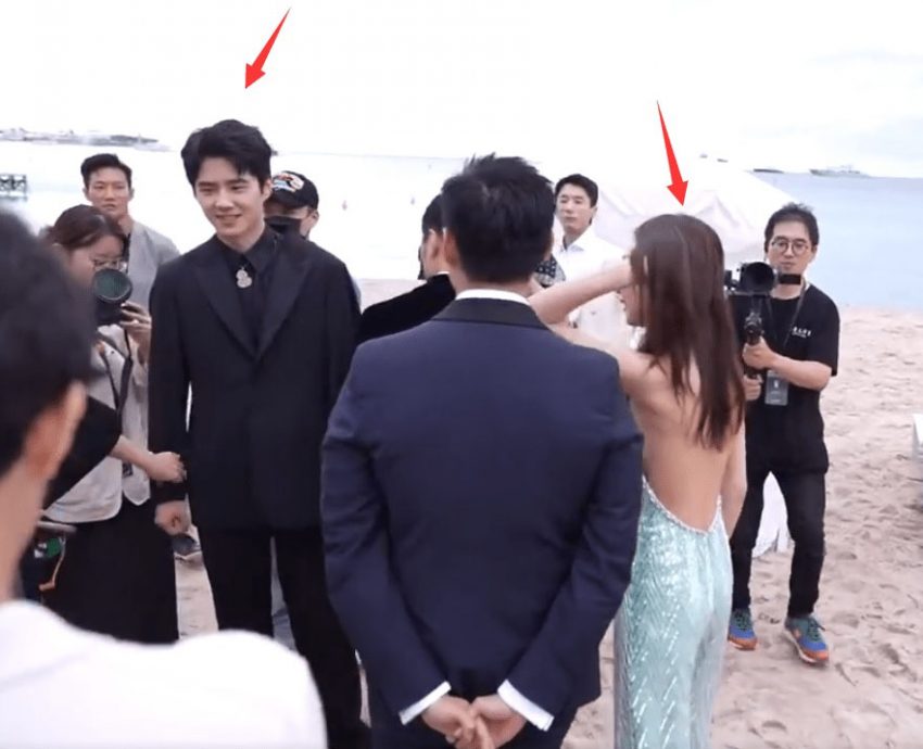 康城影展｜曝恋情后首度同框 周冬雨歪头偷看刘昊然