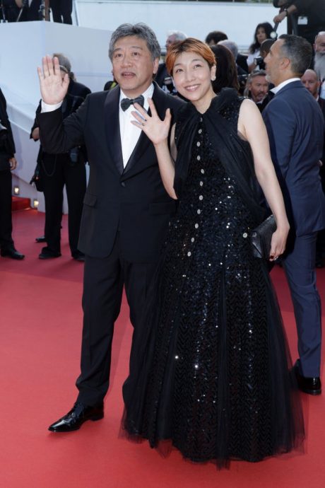 康城影展|范冰冰化身最强毯星 羽毛裙尴尬挤出赘肉