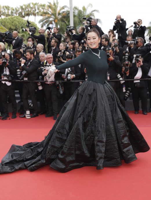 康城红毯|范冰冰猛虎战袍霸气回归 巩俐华人之光专人清场拍照