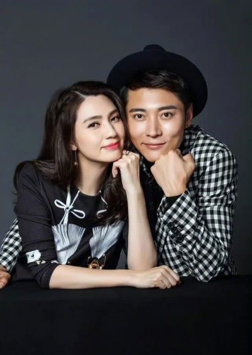 张丹峰离婚后心情大好？开心烤全羊举杯畅饮遭炮轰