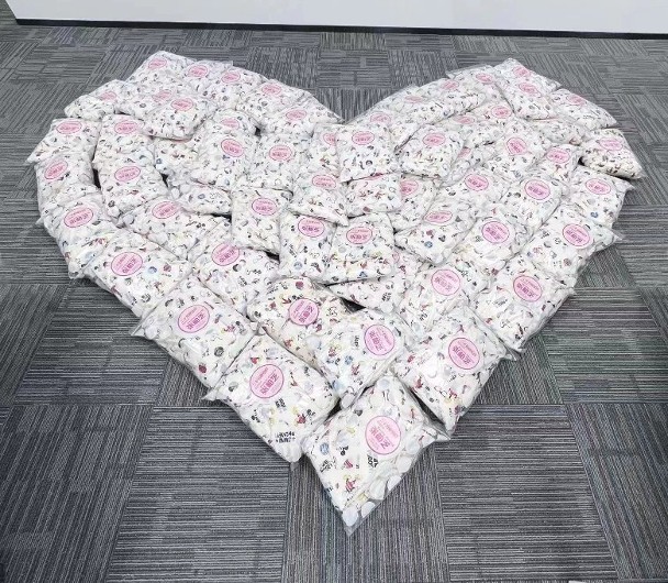 张柏芝迎43岁生日 铁粉豪掷6位数中港买广告屏应援