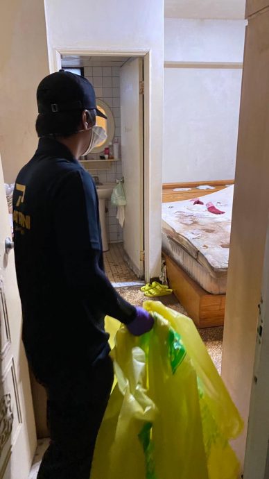 憨儿伴母尸半年无人知 他叹:救不了人间悲剧