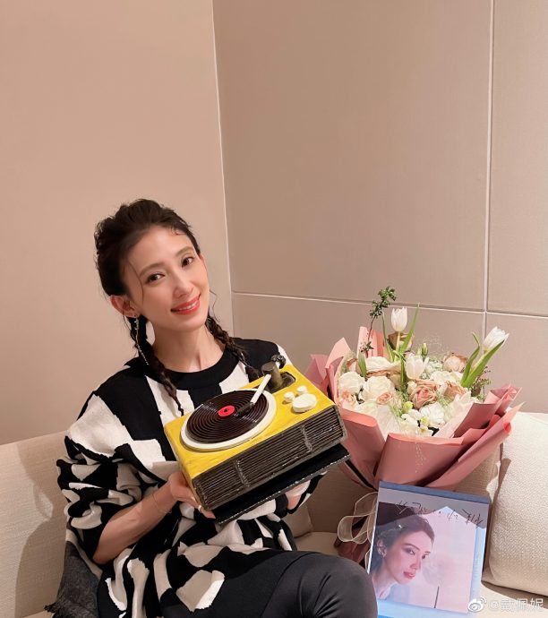 戴佩妮口误变开黄腔 崩溃求饶:别上传