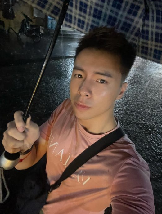 戴靖航游越南遇暴雨  开直播“实境”报道