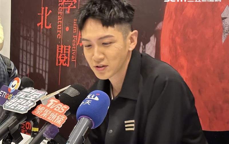 打球被随陌生人指甲戳眼  柯震东眼睑缝7针