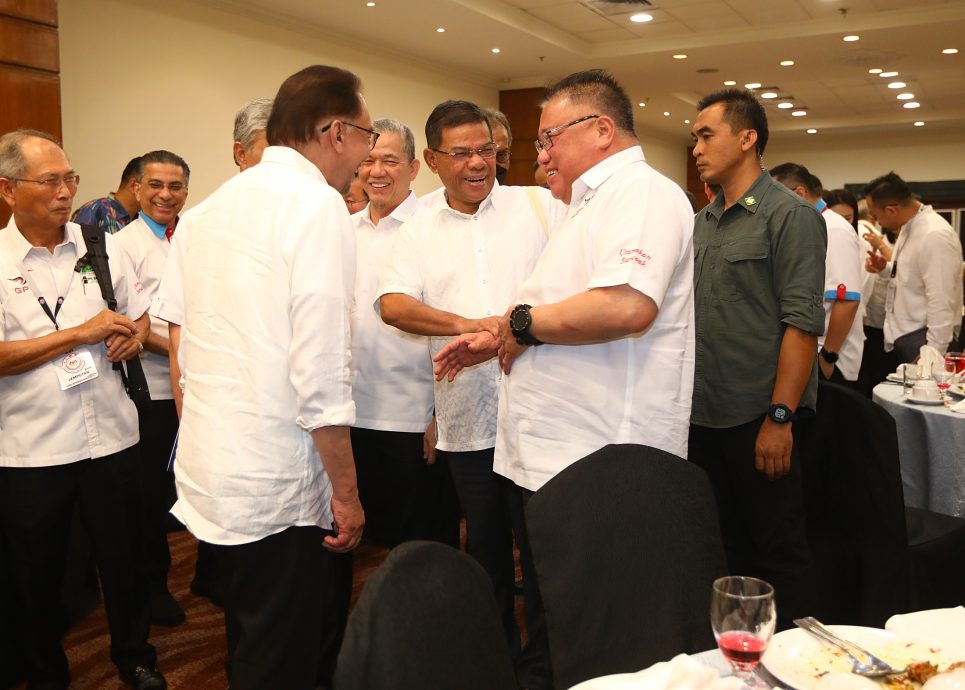 打趣指调整烈火莫熄口号·赛夫丁:Dulu Lawan Sekarang Kawan