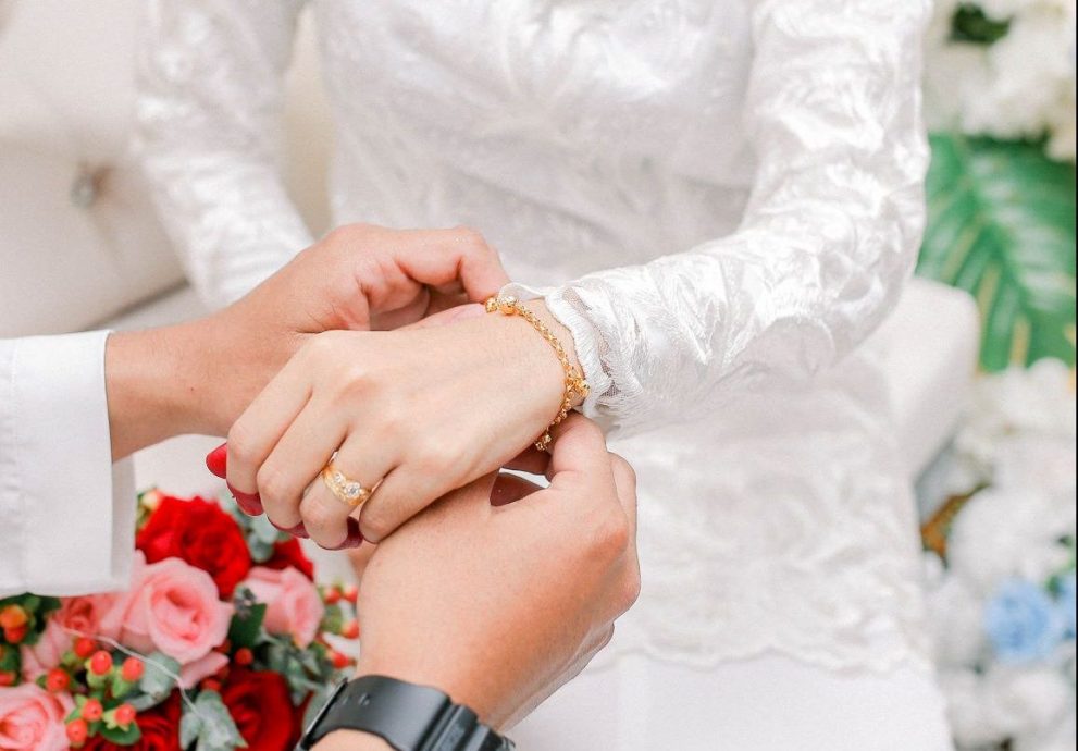 担心儿子婚后饿肚子 父陪相亲问女子：你会煮饭吗？