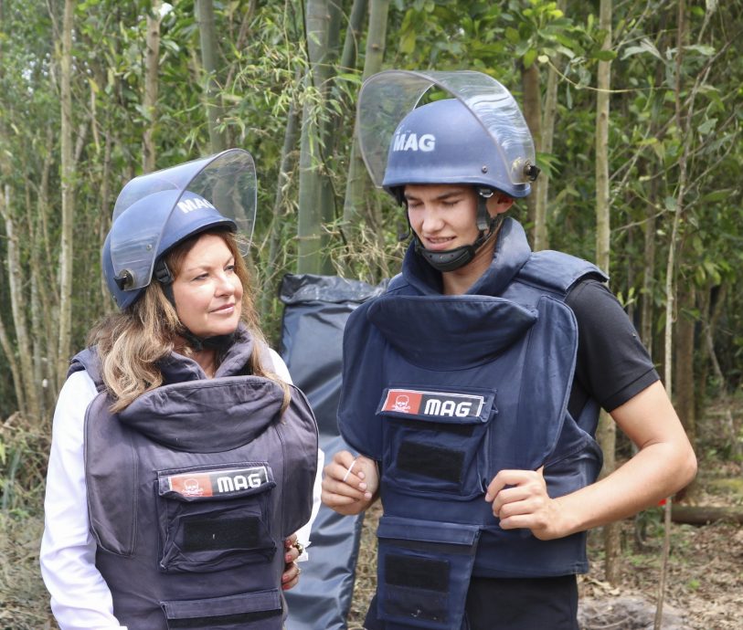 拼盘 未签 世界粮食奖获得者将 “雷区变成葡萄园”