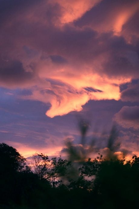拼盘/台风玛娃逼近台东出现火烧云 民众喊像九尾狐
