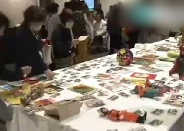 拼盘／打开半世纪前时间胶囊　毕业生睹物思情