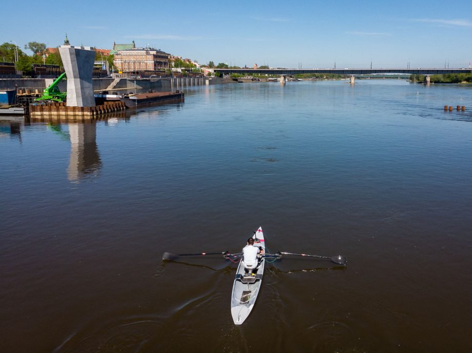 拼盘/法国人独自划船航经欧洲5国 观察河流污染现况