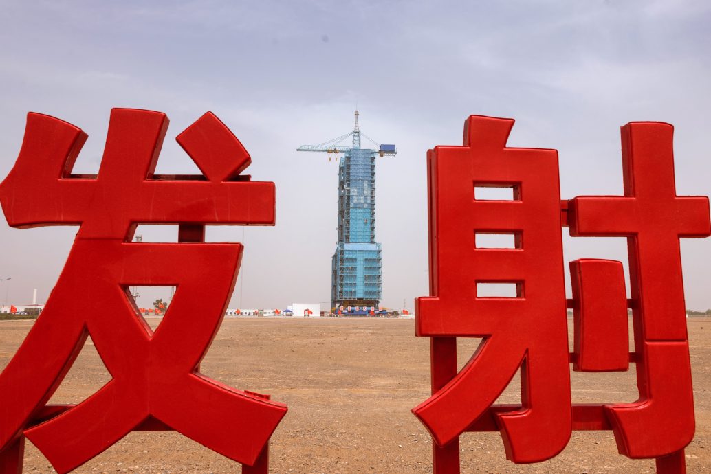 换文/ 神舟十六号周二升空 由三类太空人组成包括载荷专家 首开先河