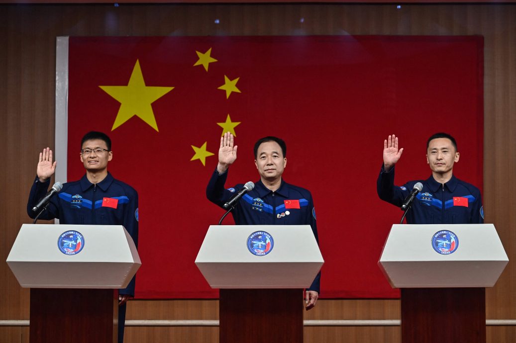 换文/ 神舟十六号周二升空 由三类太空人组成包括载荷专家 首开先河