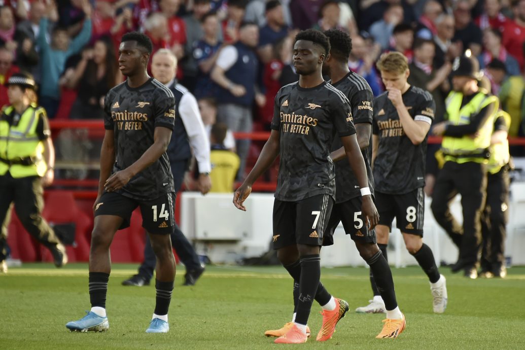 提前三轮登顶英超 曼市近6季扫5冠