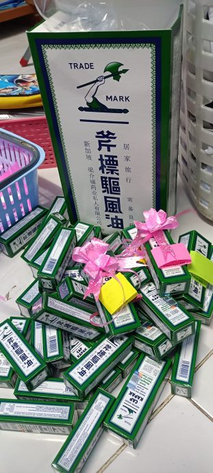 教师节不送花不送卡送风油 网笑:老师不头痛了!