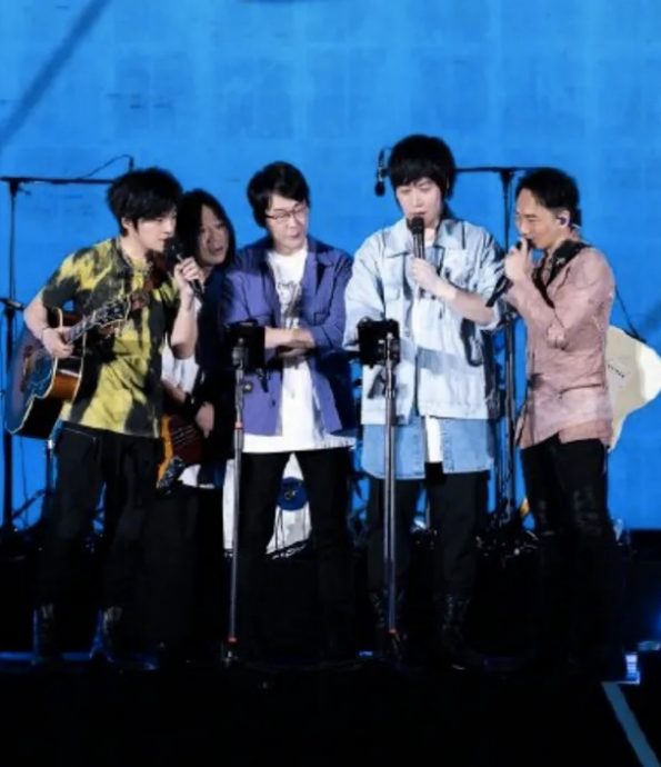 新人五月天演唱会拍婚纱照  五迷怒轰：太离谱！